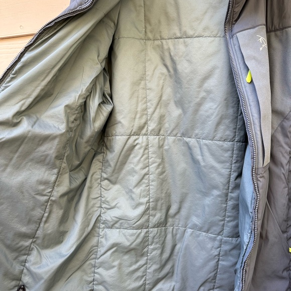 Arc'teryx Proton LT Hoody - Picture 11 of 16